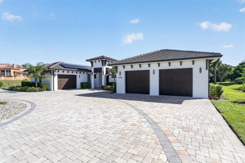 House in Merrit Island, Florida 4 bedrooms, 389.07 sq.m. № 2418494 - photo 9
