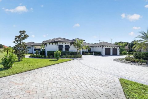 House in Merrit Island, Florida 4 bedrooms, 389.07 sq.m. № 2418494 - photo 5