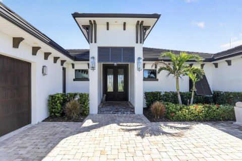House in Merrit Island, Florida 4 bedrooms, 389.07 sq.m. № 2418494 - photo 11