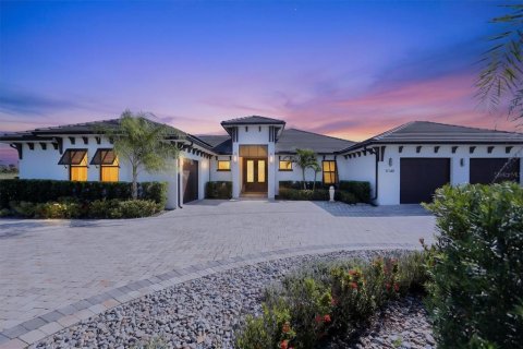 House in Merrit Island, Florida 4 bedrooms, 389.07 sq.m. № 2418494 - photo 3