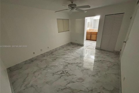 Appartement à louer à Miami, Floride: 2 chambres, 80.82 m2 № 2340267 - photo 10