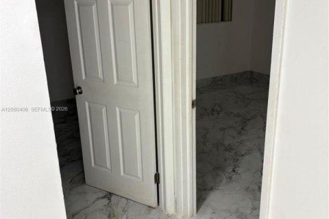 Appartement à louer à Miami, Floride: 2 chambres, 80.82 m2 № 2340267 - photo 6