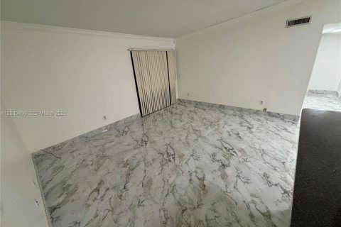 Appartement à louer à Miami, Floride: 2 chambres, 80.82 m2 № 2340267 - photo 3