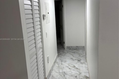 Appartement à louer à Miami, Floride: 2 chambres, 80.82 m2 № 2340267 - photo 5
