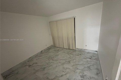 Appartement à louer à Miami, Floride: 2 chambres, 80.82 m2 № 2340267 - photo 7