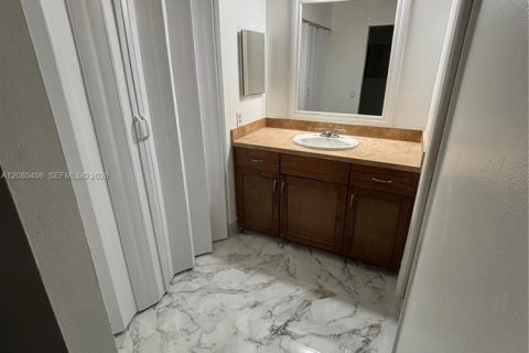 Appartement à louer à Miami, Floride: 2 chambres, 80.82 m2 № 2340267 - photo 11
