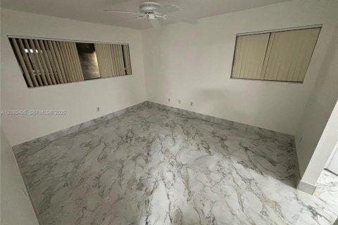 Appartement à louer à Miami, Floride: 2 chambres, 80.82 m2 № 2340267 - photo 9