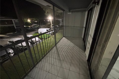 Appartement à louer à Miami, Floride: 2 chambres, 80.82 m2 № 2340267 - photo 12