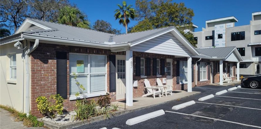 Immobilier commercial à Largo, Floride 267.56 m2 № 2139733