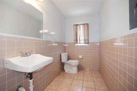Immobilier commercial à louer à Largo, Floride: 267.56 m2 № 2139733 - photo 8