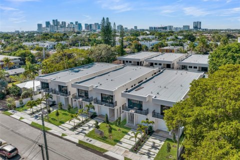 Adosado en alquiler en Fort Lauderdale, Florida, 3 dormitorios № 2031879 - foto 7