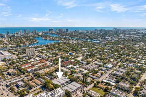 Adosado en alquiler en Fort Lauderdale, Florida, 3 dormitorios № 2031879 - foto 4