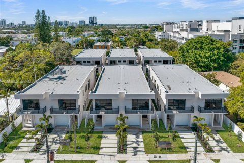 Adosado en alquiler en Fort Lauderdale, Florida, 3 dormitorios № 2031879 - foto 2