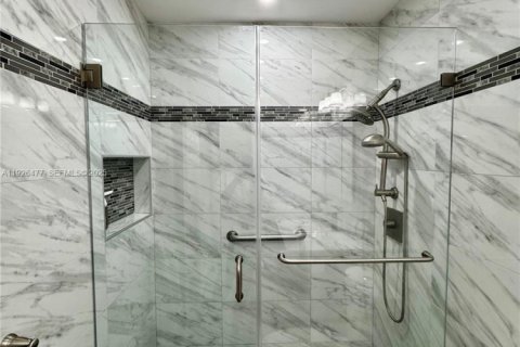 Townhouse in Miami, Florida 3 bedrooms, 113.81 sq.m. № 1986577 - photo 18