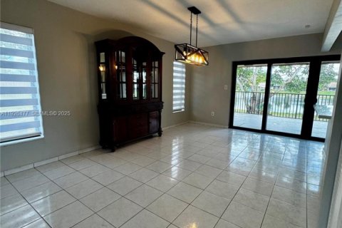 Townhouse in Miami, Florida 3 bedrooms, 113.81 sq.m. № 1986577 - photo 6