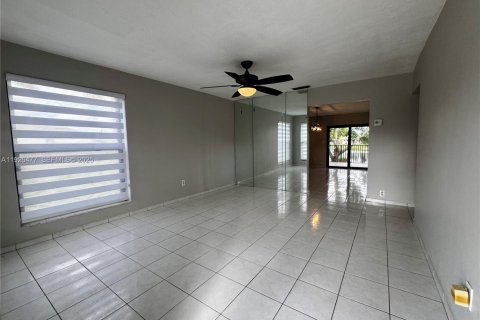 Townhouse in Miami, Florida 3 bedrooms, 113.81 sq.m. № 1986577 - photo 3