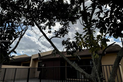 Townhouse in Miami, Florida 3 bedrooms, 113.81 sq.m. № 1986577 - photo 25