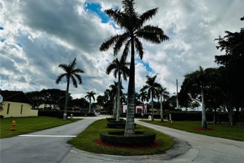 Townhouse in Miami, Florida 3 bedrooms, 113.81 sq.m. № 1986577 - photo 29