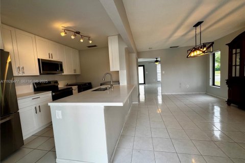 Townhouse in Miami, Florida 3 bedrooms, 113.81 sq.m. № 1986577 - photo 13