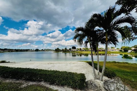 Townhouse in Miami, Florida 3 bedrooms, 113.81 sq.m. № 1986577 - photo 22