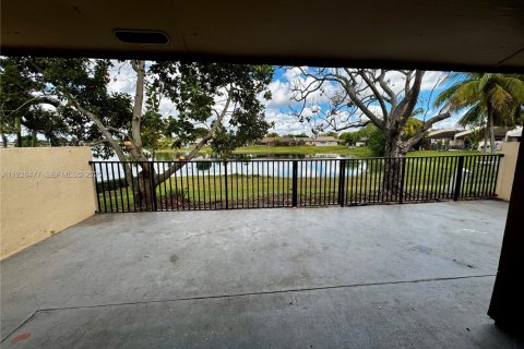 Townhouse in Miami, Florida 3 bedrooms, 113.81 sq.m. № 1986577 - photo 24