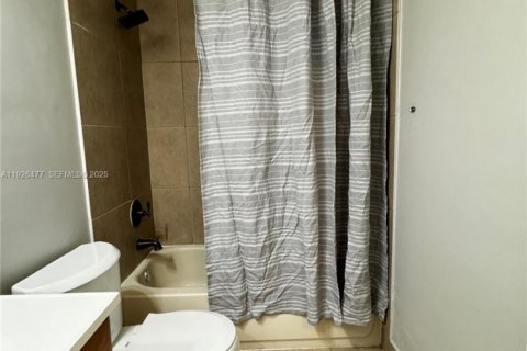 Townhouse in Miami, Florida 3 bedrooms, 113.81 sq.m. № 1986577 - photo 20