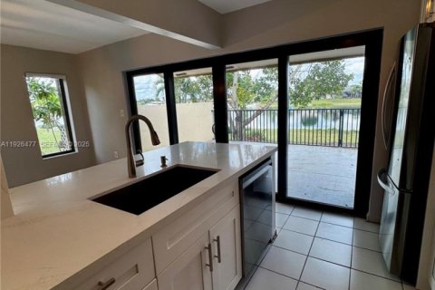 Townhouse in Miami, Florida 3 bedrooms, 113.81 sq.m. № 1986577 - photo 8