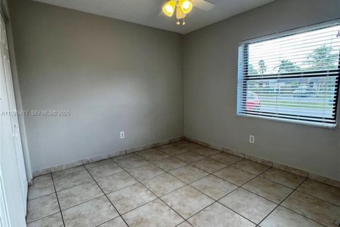 Townhouse in Miami, Florida 3 bedrooms, 113.81 sq.m. № 1986577 - photo 19