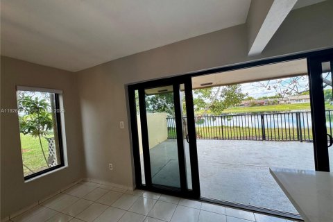 Townhouse in Miami, Florida 3 bedrooms, 113.81 sq.m. № 1986577 - photo 10