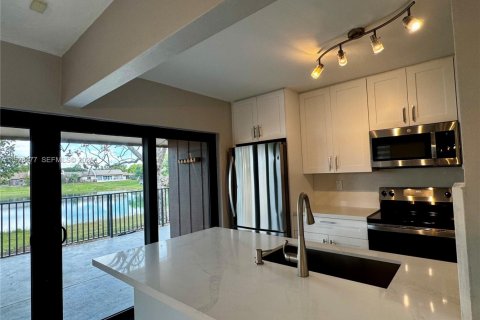 Townhouse in Miami, Florida 3 bedrooms, 113.81 sq.m. № 1986577