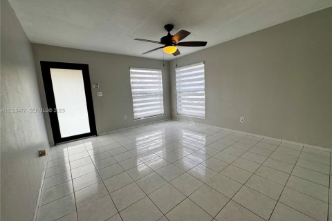 Townhouse in Miami, Florida 3 bedrooms, 113.81 sq.m. № 1986577 - photo 4