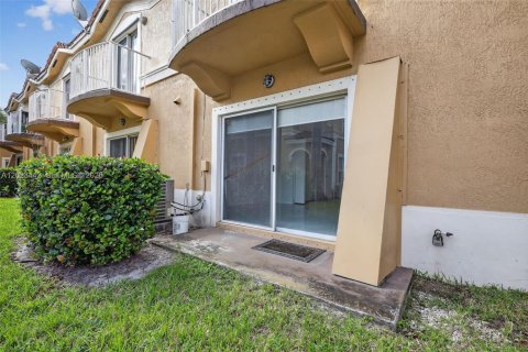 Townhouse in Miramar, Florida 3 bedrooms, 136.57 sq.m. № 2244276 - photo 24