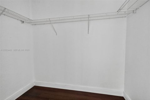Townhouse in Miramar, Florida 3 bedrooms, 136.57 sq.m. № 2244276 - photo 16
