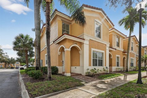 Townhouse in Miramar, Florida 3 bedrooms, 136.57 sq.m. № 2244276