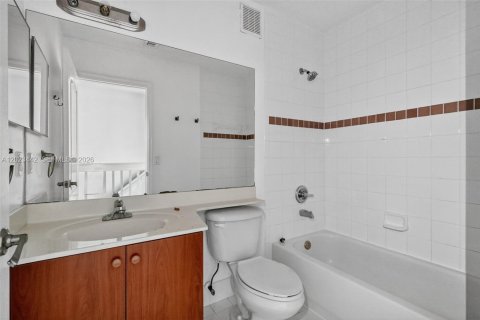 Townhouse in Miramar, Florida 3 bedrooms, 136.57 sq.m. № 2244276 - photo 21