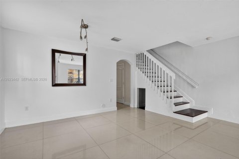Townhouse in Miramar, Florida 3 bedrooms, 136.57 sq.m. № 2244276 - photo 4