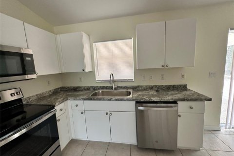 Villa ou maison à louer à North Port, Floride: 3 chambres, 110 m2 № 1843407 - photo 6