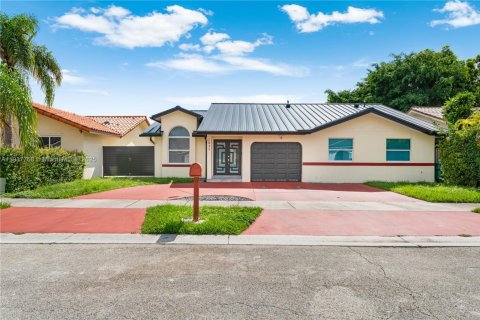 Снять в аренду виллу или дом в Майами, Флорида 4 спальни, 211.63м2, № 1972939 - фото 2