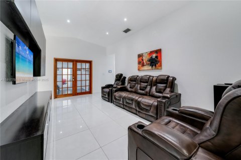 Снять в аренду виллу или дом в Майами, Флорида 4 спальни, 211.63м2, № 1972939 - фото 13