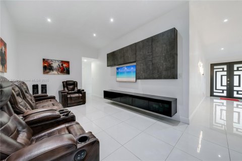 Снять в аренду виллу или дом в Майами, Флорида 4 спальни, 211.63м2, № 1972939 - фото 12