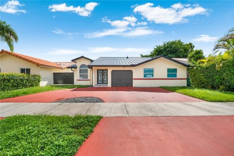 Снять в аренду виллу или дом в Майами, Флорида 4 спальни, 211.63м2, № 1972939 - фото 1