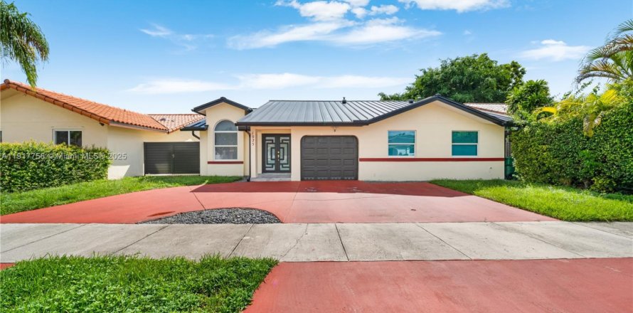 Дом в Майами, Флорида 4 спальни, 211.63м2 № 1972939