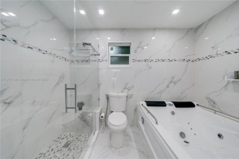 Снять в аренду виллу или дом в Майами, Флорида 4 спальни, 211.63м2, № 1972939 - фото 28