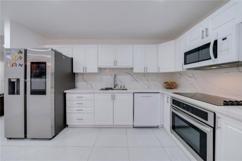 Снять в аренду виллу или дом в Майами, Флорида 4 спальни, 211.63м2, № 1972939 - фото 15