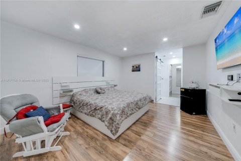 Снять в аренду виллу или дом в Майами, Флорида 4 спальни, 211.63м2, № 1972939 - фото 23