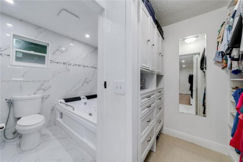 Снять в аренду виллу или дом в Майами, Флорида 4 спальни, 211.63м2, № 1972939 - фото 27