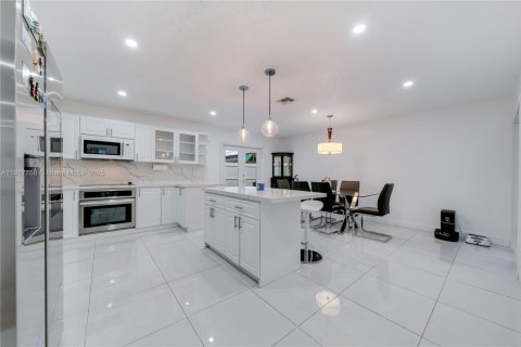 Снять в аренду виллу или дом в Майами, Флорида 4 спальни, 211.63м2, № 1972939 - фото 14