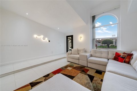 Снять в аренду виллу или дом в Майами, Флорида 4 спальни, 211.63м2, № 1972939 - фото 7