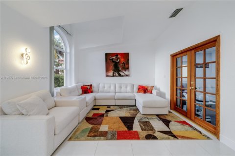 Снять в аренду виллу или дом в Майами, Флорида 4 спальни, 211.63м2, № 1972939 - фото 5