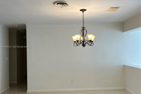 Villa ou maison à vendre à Hollywood, Floride: 2 chambres, 139.91 m2 № 1995255 - photo 5